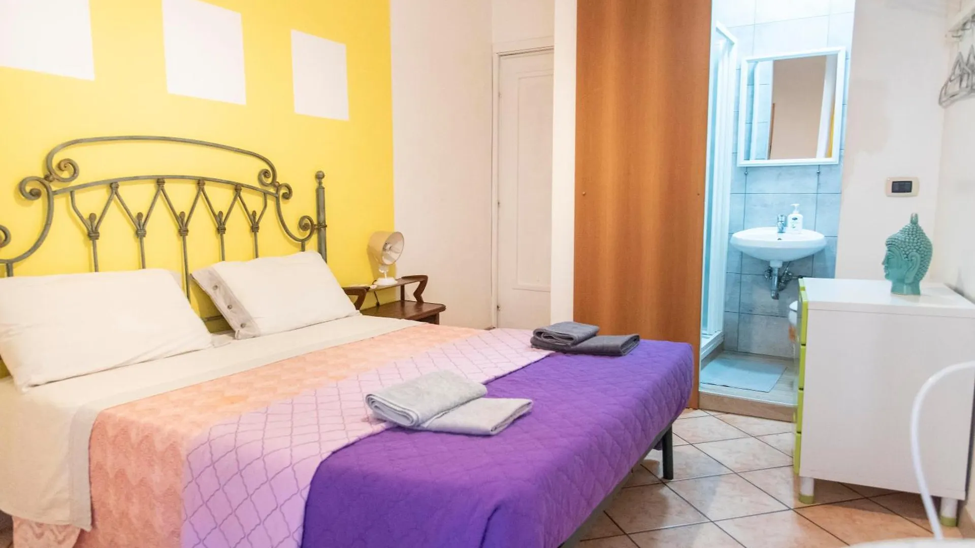 Fruitroom Rome Guest house